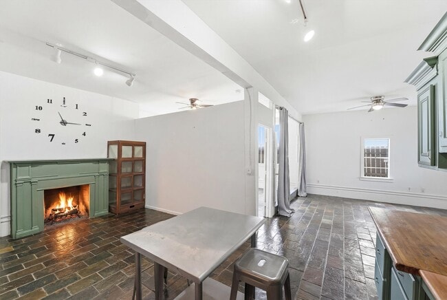 Building Photo - 5313 Palmetto St