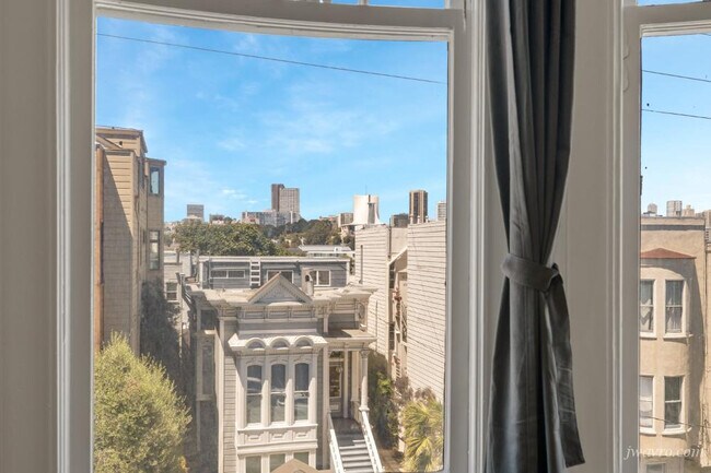 Building Photo - 439 Oak St