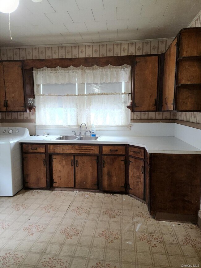 Building Photo - 547 Violet Ave