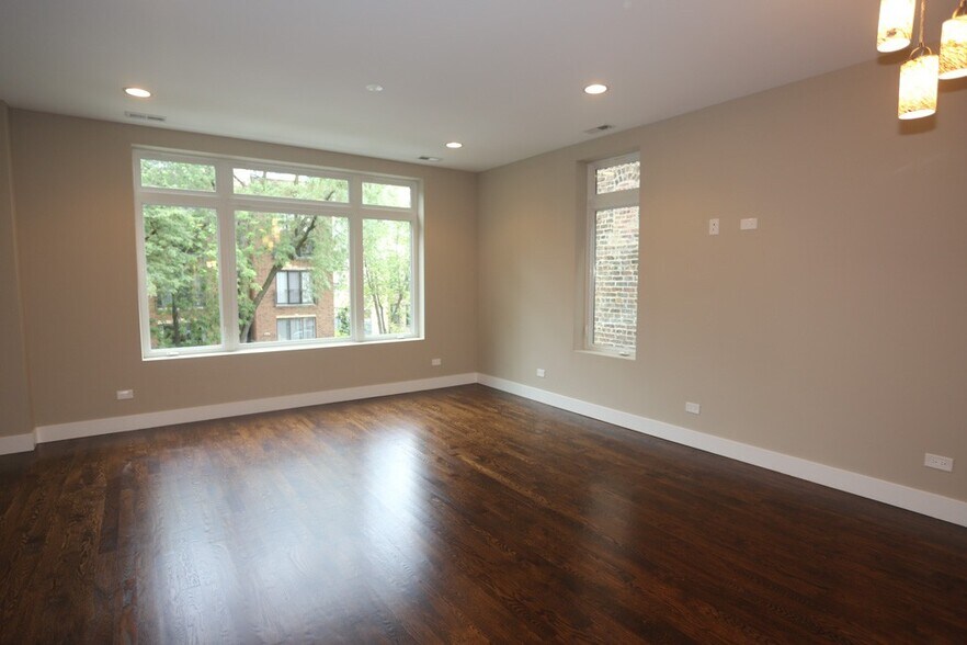 Building Photo - 2639 W Potomac Ave