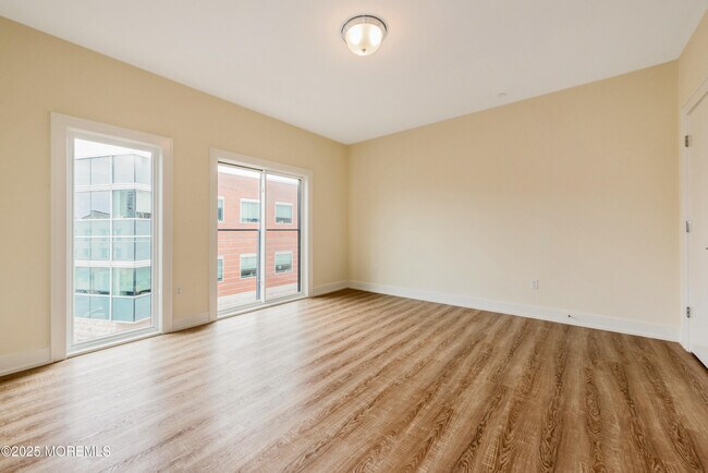Building Photo - 700 Bangs Ave