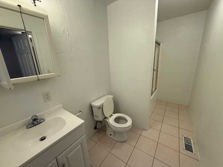 Bathroom - 3615 Dawson St