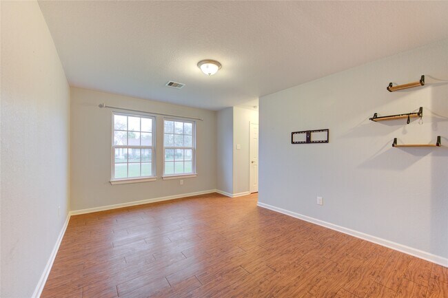 Building Photo - 503 W Linney St