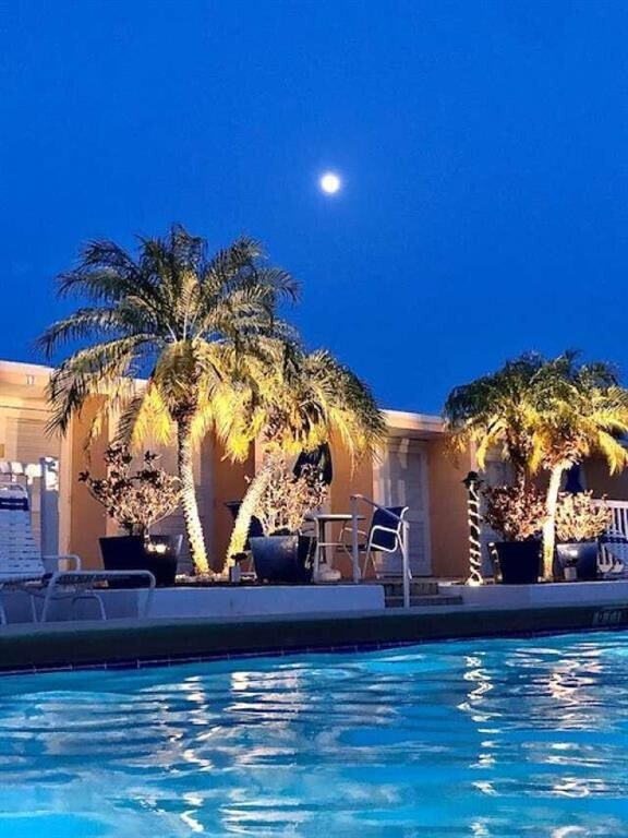 Building Photo - 2161 NE 68th St