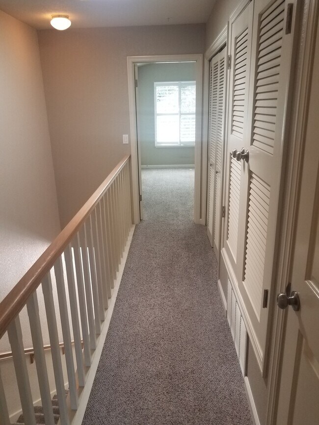 Building Photo - Highly Desirable Valley Club Circle Condo – Gated Napa Living