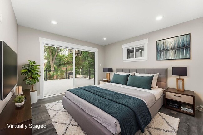 Building Photo - 3 Bedroom 2 Bath Beach House