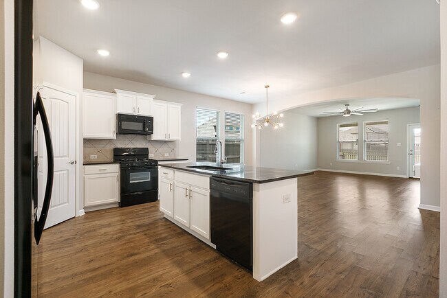 Building Photo - 700 Lakeshore Village Dr