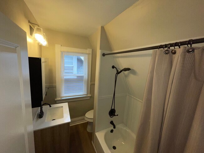 Building Photo - 2322 Upton Ave