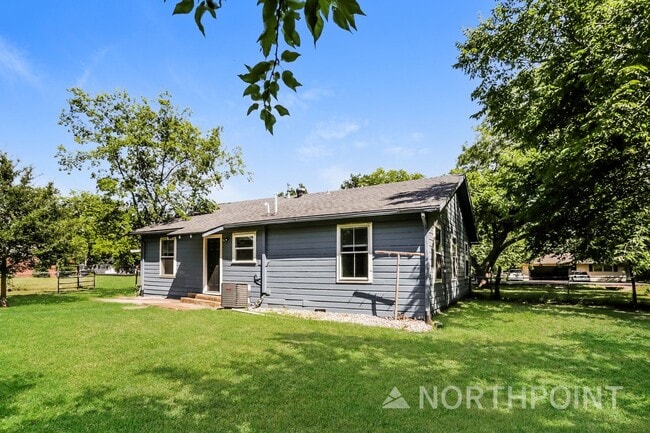 Building Photo - 3 BR/2BA | Newly Renovated Single Family Home  | Great Size Backyard| Quiet Neighborhood!