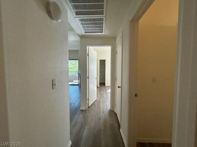 Building Photo - 8250 N Grand Canyon Dr