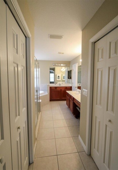 Building Photo - 9018 Pinebreeze Dr