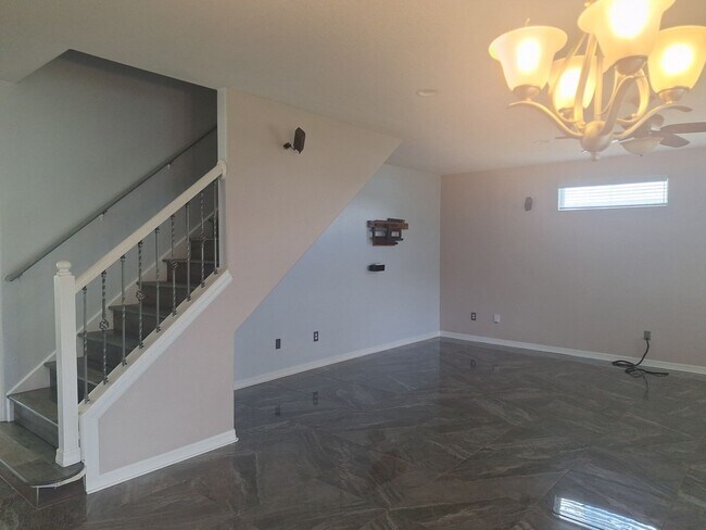 Building Photo - VA-VA ROOM! 5 BR  Home in Debary Country C...