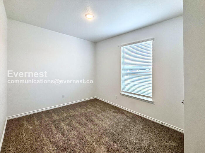 Building Photo - 2203 Hornbeam St