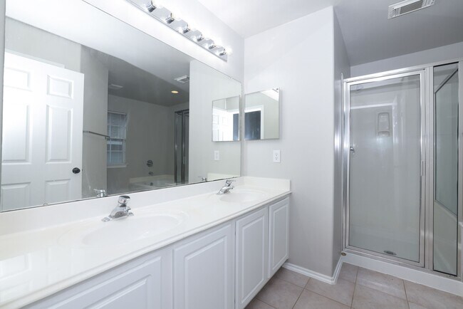 Building Photo - 38 Blue Creek Pl