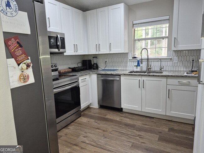Building Photo - 418 Summer Hill Cir