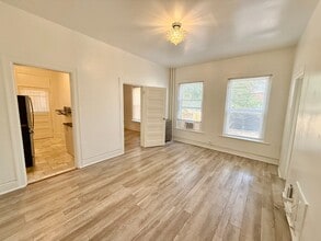Building Photo - Spacious 1 Bed 1 Bath Denver Apartment in Capitol Hill! Available NOW!