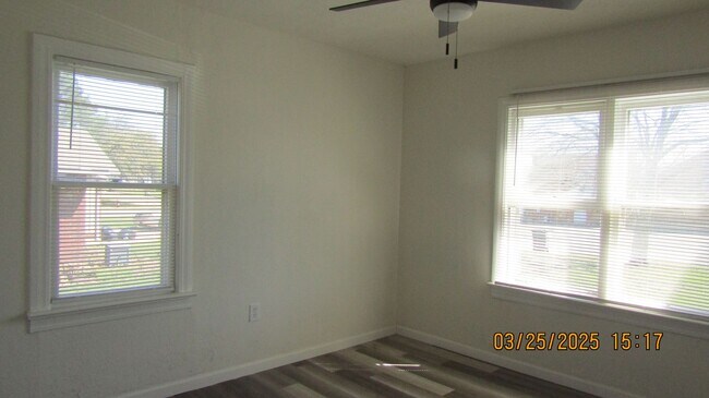 Building Photo - Newly renovated! Pet Friendly! Centrally l...