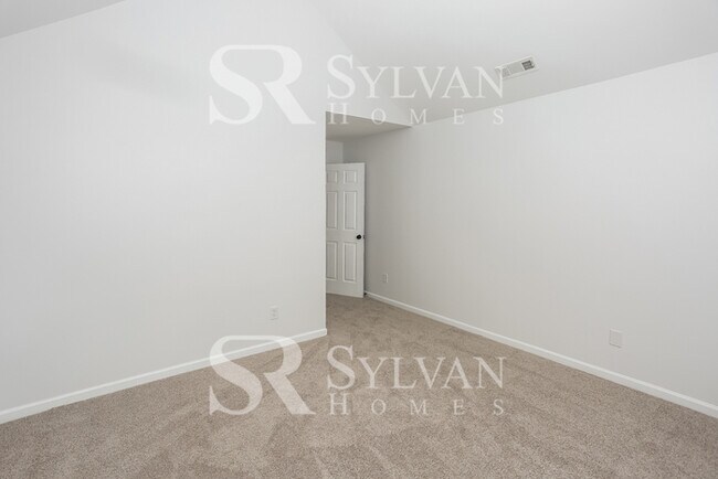 Building Photo - Stately 4 BR, 2.5 BA home