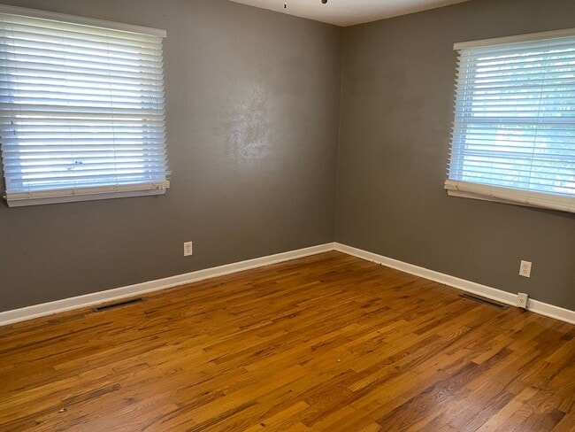 Building Photo - 3 Bedroom House in Located in Southern Gates!