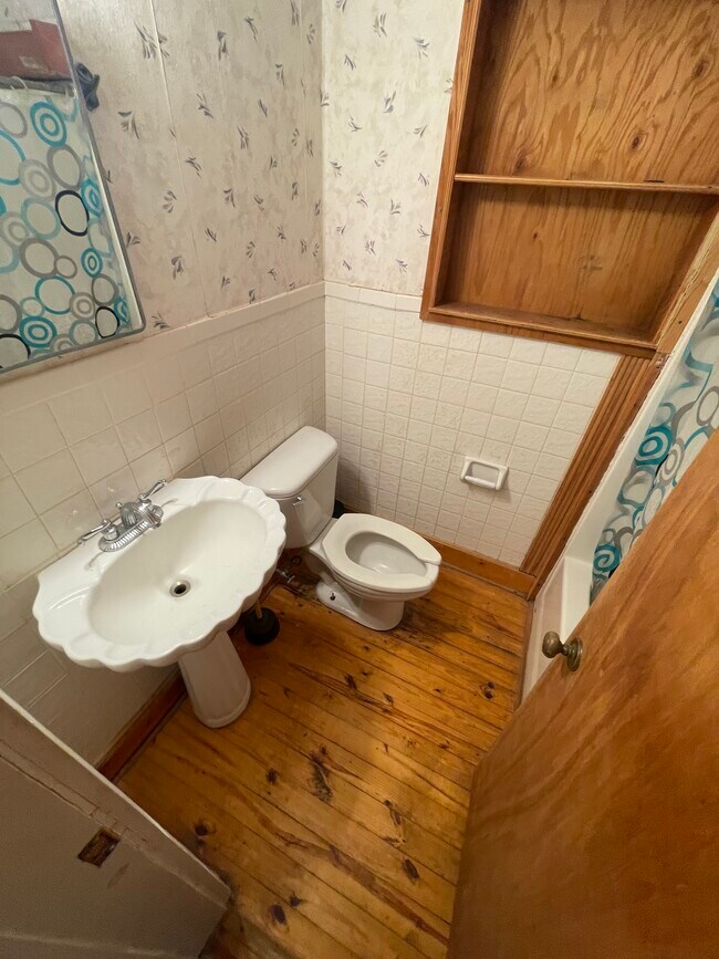 Building Photo - 120 Carthel St