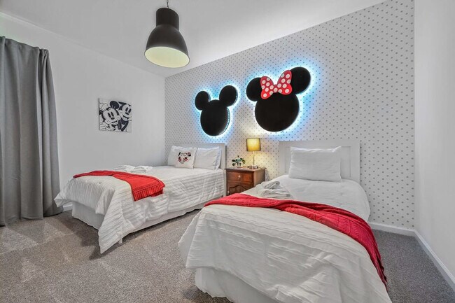 Building Photo - 1053 Splash Shot Pl