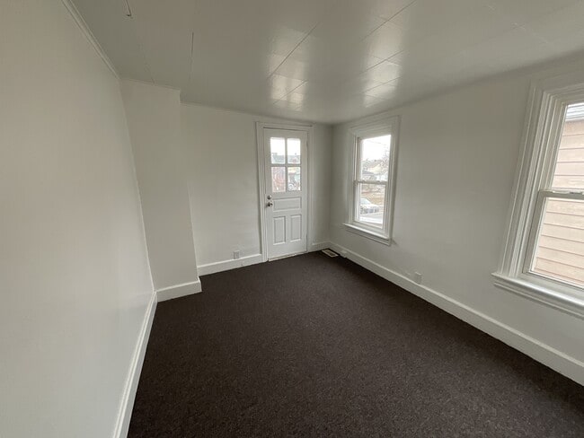 Building Photo - 724 Glen Pl