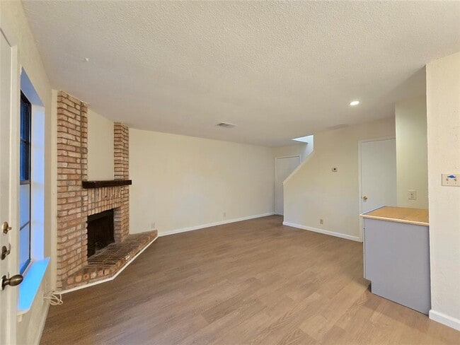 Building Photo - 1305 Dobie Dr