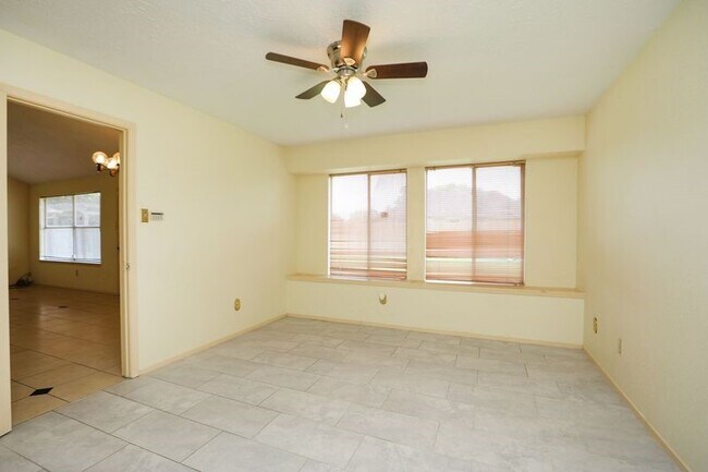 Building Photo - 8215 Summer Quail Dr