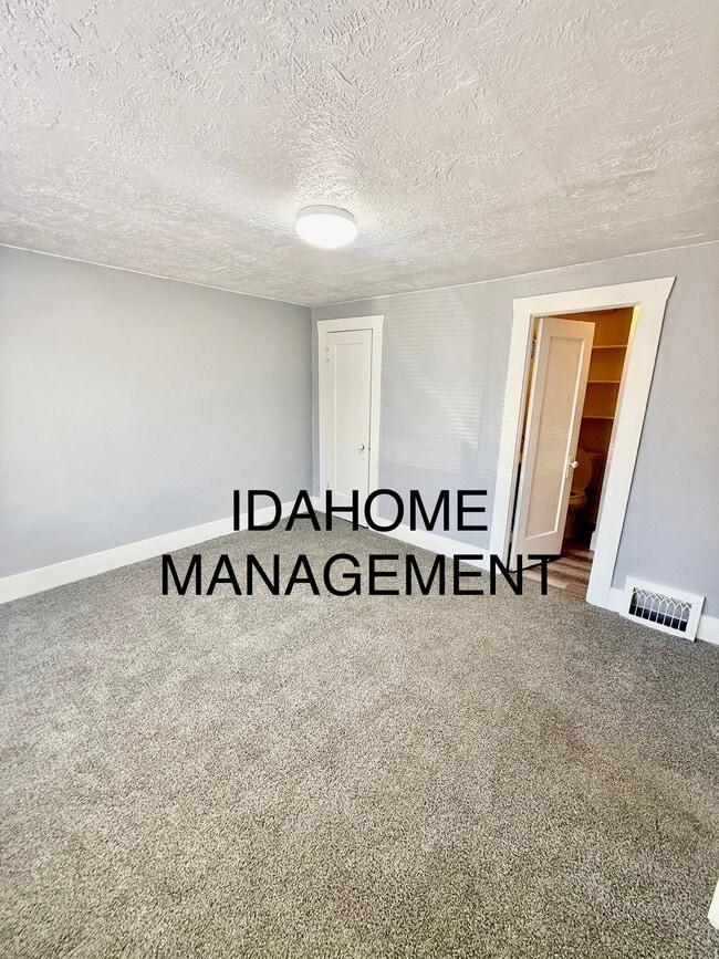 Building Photo - Updated 1 bedroom for rent neat Idaho State.