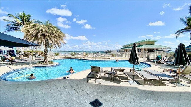 Building Photo - 16699 Collins Ave