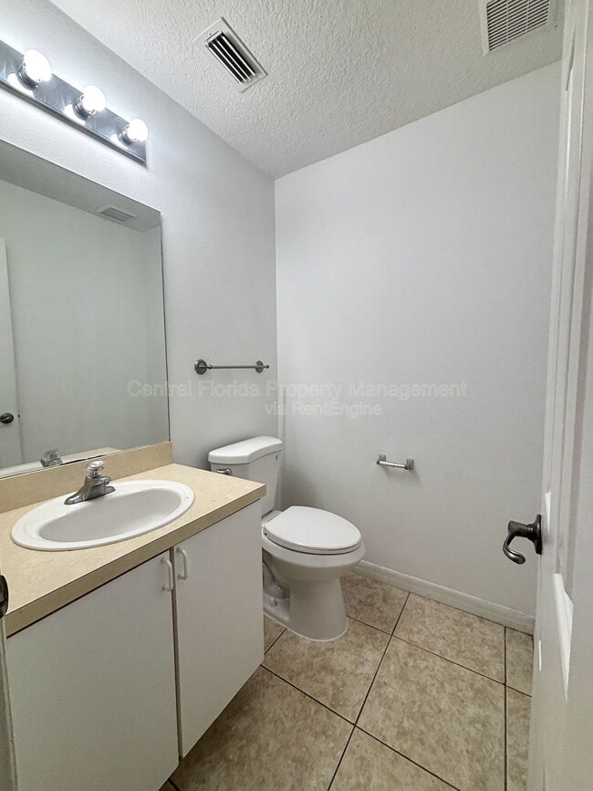 Building Photo - 1064 Park Central Cir