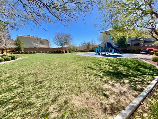 Building Photo - STUNNING 2 STORY HOME 3 BEDROOM/2.5 BATHROOM