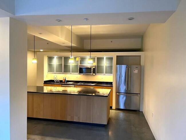 Building Photo - Exceptional condo unit in the heart Boston...