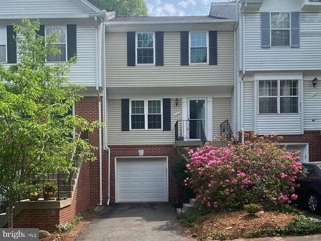 Primary Photo - 151 Sulgrave Ct