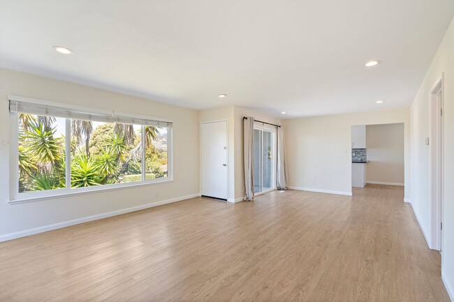 Building Photo - 5306 Bayview Ave
