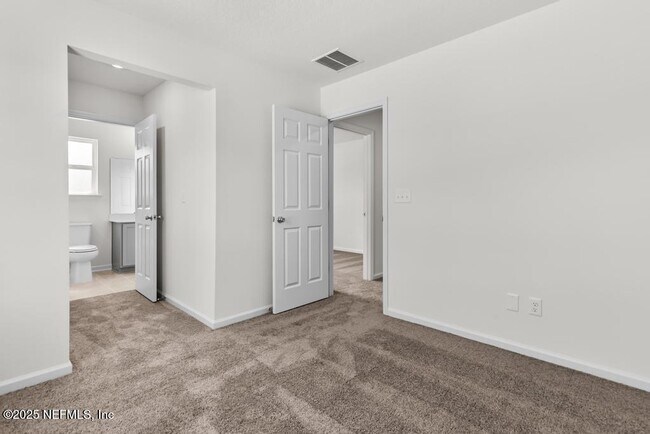 Building Photo - 125 Beach Palm Ct