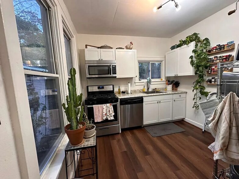 Building Photo - 442 Biddle Ave