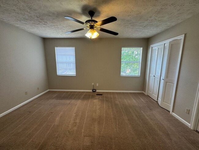 Building Photo - Two Bedroom Town House