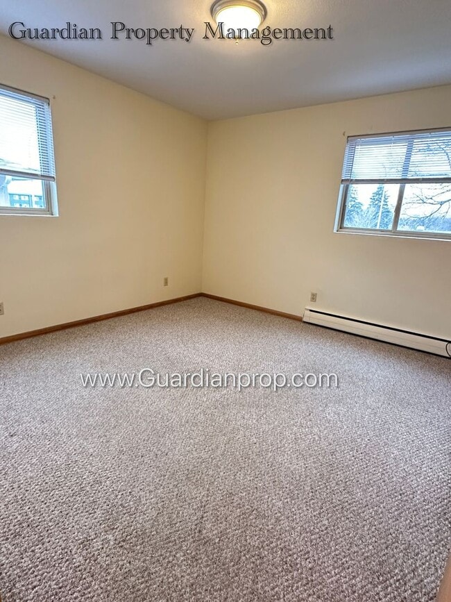 Building Photo - Richfield Second Level Apartment, Heat Pai...