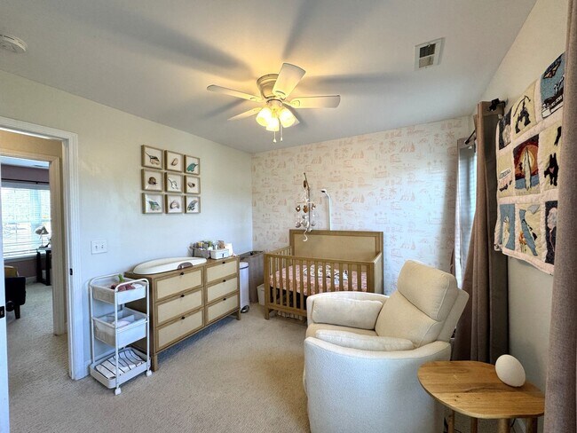 Building Photo - Minutes to the Beach! Conveniently located between Jacksonville & Wilmington
