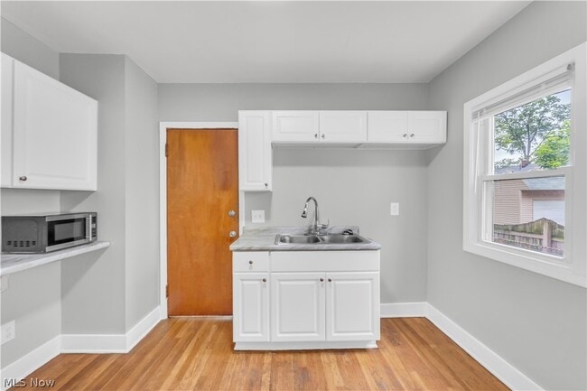 Building Photo - 3311 W 130th St