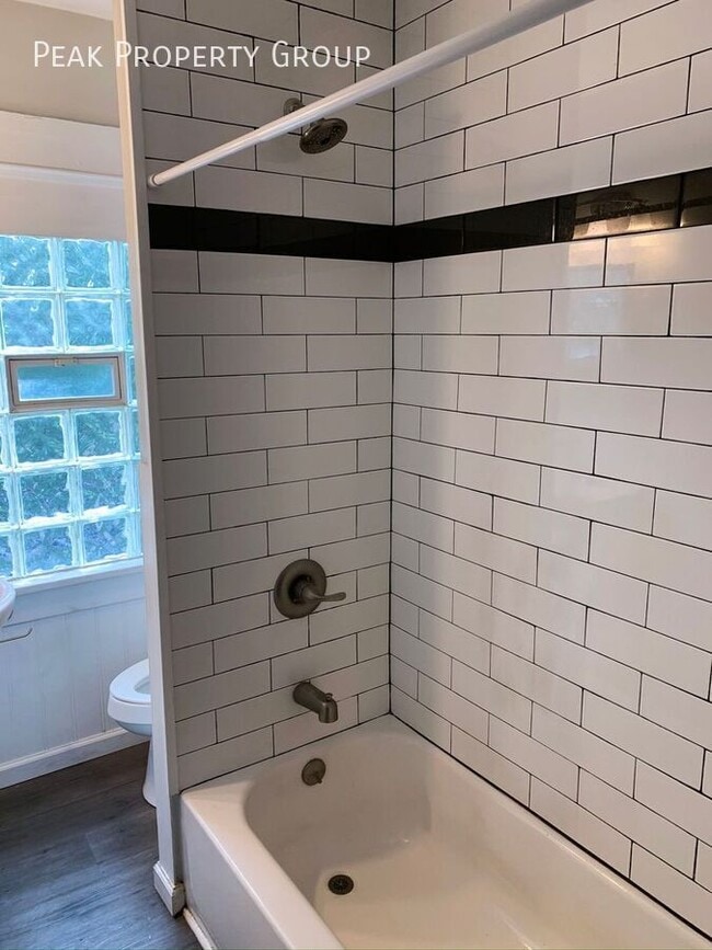 Building Photo - 293 E 14th Ave