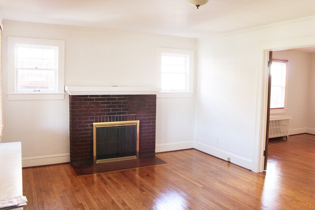 Building Photo - 2312 Richelieu Ave SW