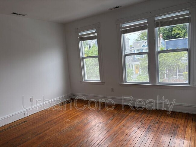 Building Photo - 621 N 31st St