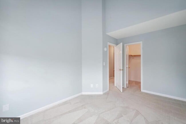Building Photo - 2557 James Monroe Cir