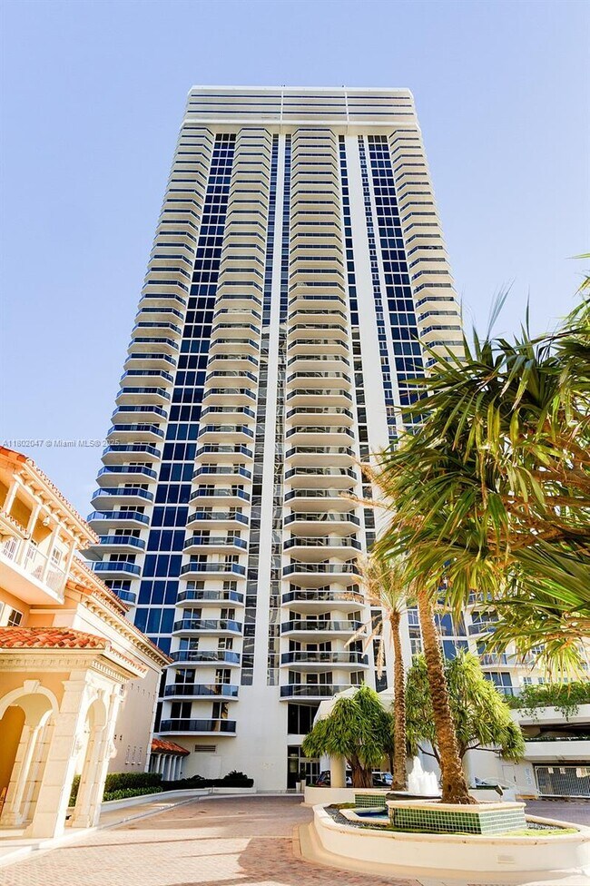 Building Photo - 4775 Collins Ave