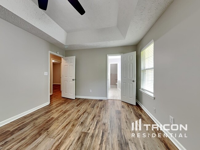 Building Photo - 203 Creek Side Pl