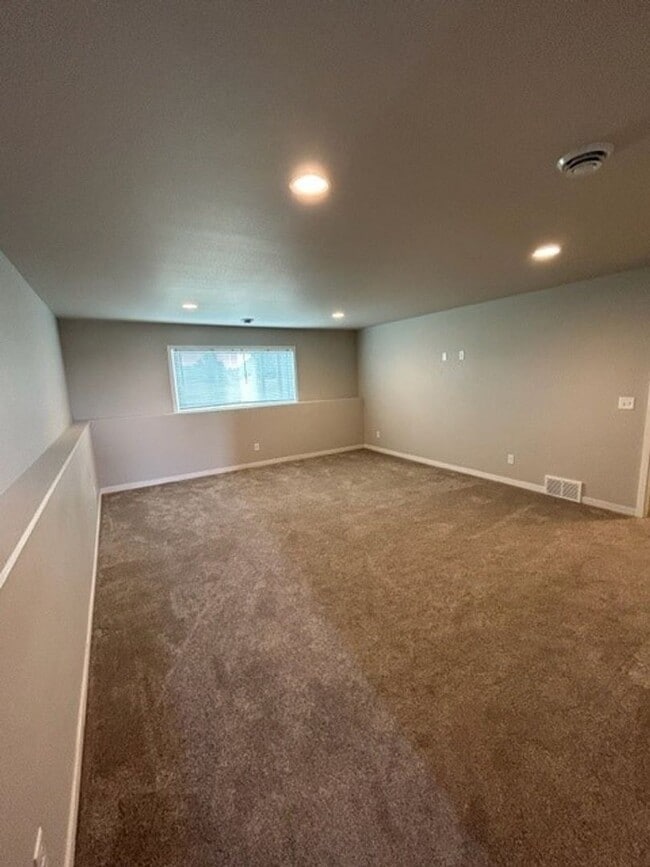 Building Photo - 3027 39th Ave S