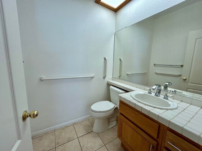 Building Photo - Upcoming! Move in Ready 7/25/26 Spacious 4 Bed/2.5 Bath Home Escondido