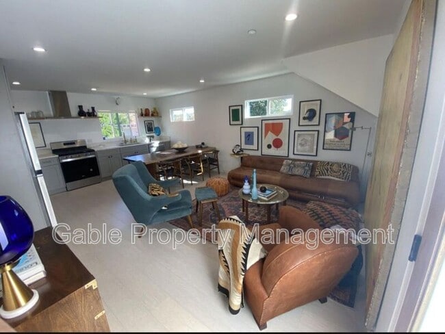 Building Photo - 2320 Fernleaf St